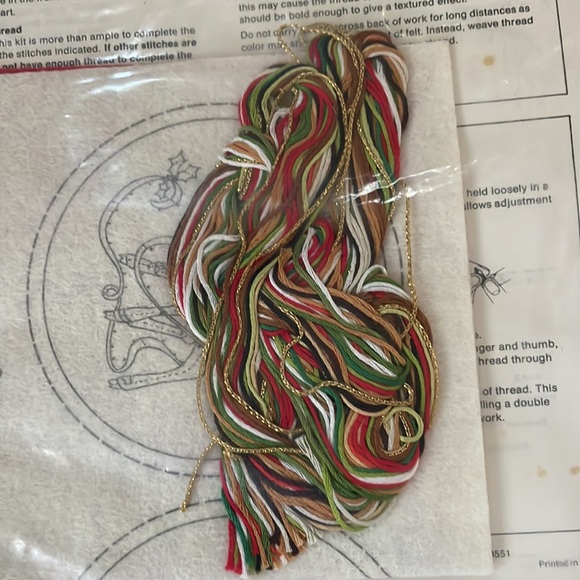 🎄•vintage Christmas crewel kit - Picture 5 of 5